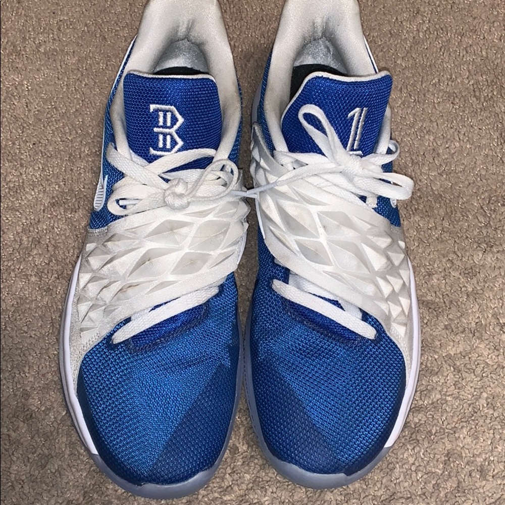Nike Kyrie Lows